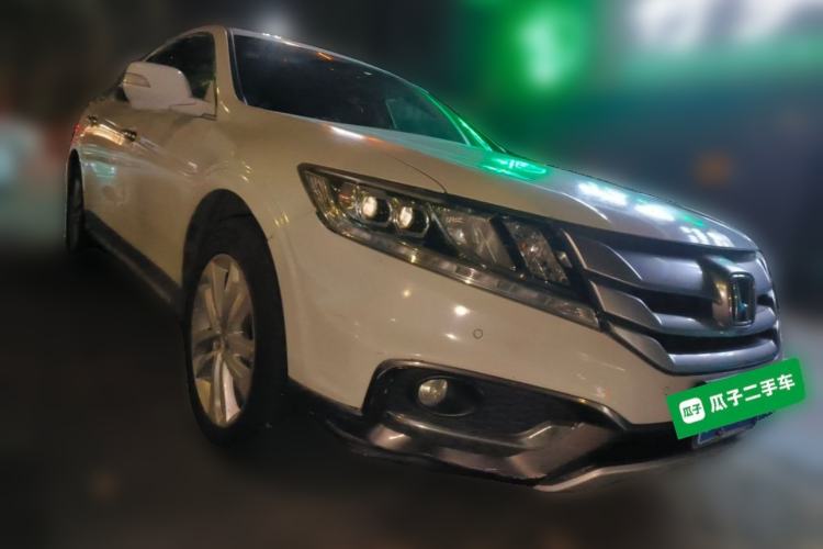 Used Honda Crosstour 2014 2.4L Luxury Edition Front Right 45 Deg