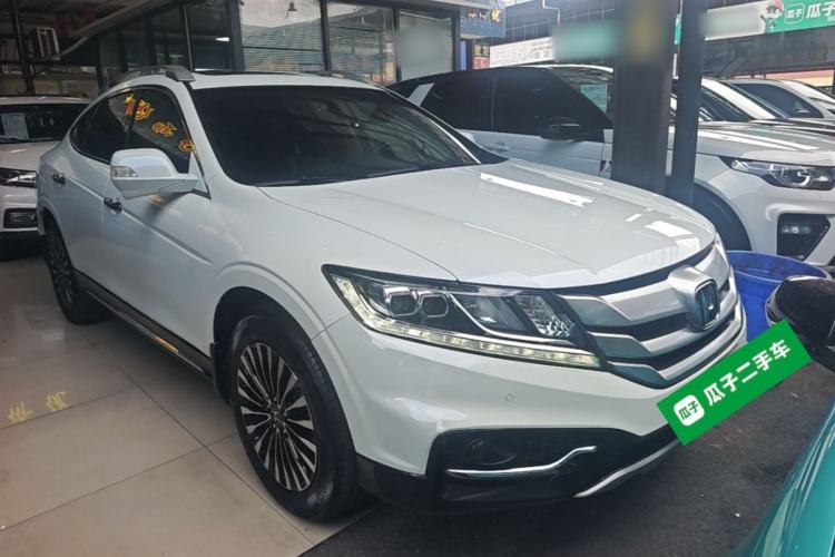 Used Honda Crosstour 2014 2.4L Luxury Edition Front Right 45 Deg