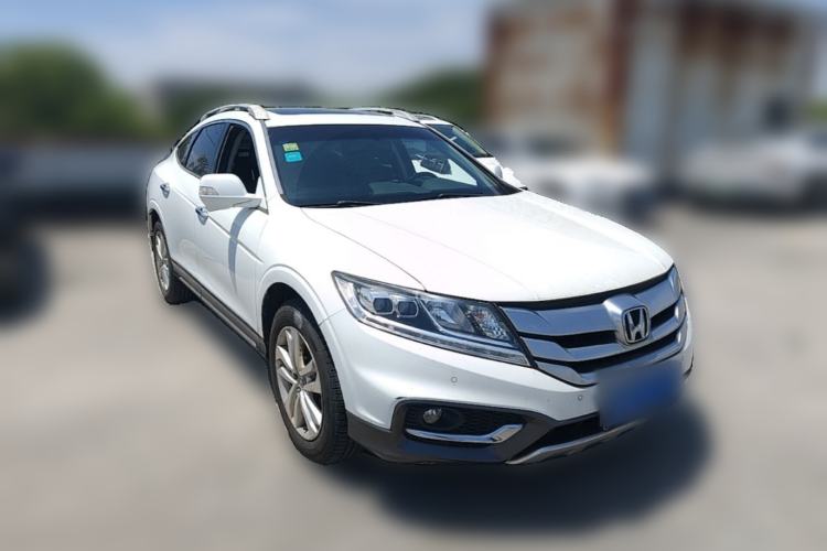 Used Honda Crosstour 2014 2.4L Luxury Edition Front Right 45 Deg