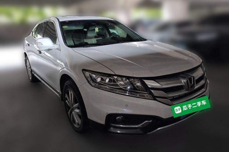 Used Honda Crosstour 2014 2.4L Luxury Edition Front Right 45 Deg