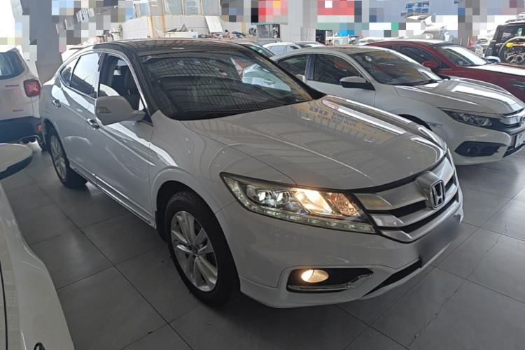 Used Honda Crosstour 2014 2.4L Luxury Edition Front Right 45 Deg