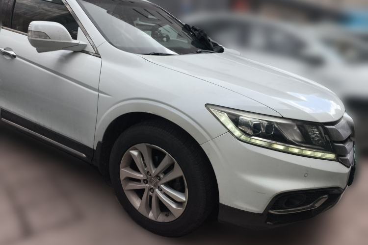 Used Honda Crosstour 2014 2.4L Luxury Edition Front Right 45 Deg