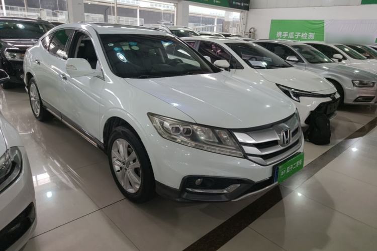 Used Honda Crosstour 2014 2.4L Luxury Edition Front Right 45 Deg