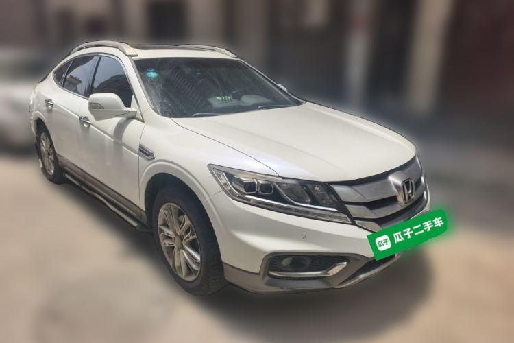 Used Honda Crosstour 2014 2.4L Luxury Edition Front Right 45 Deg