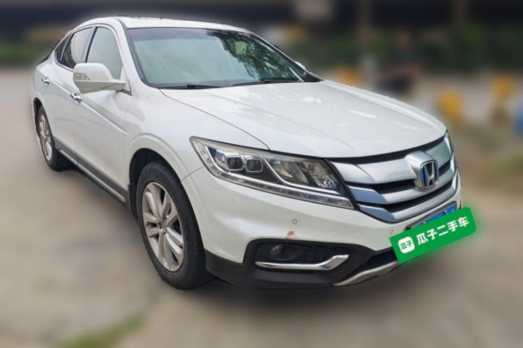 Used Honda Crosstour 2014 2.4L Luxury Edition Front Right 45 Deg