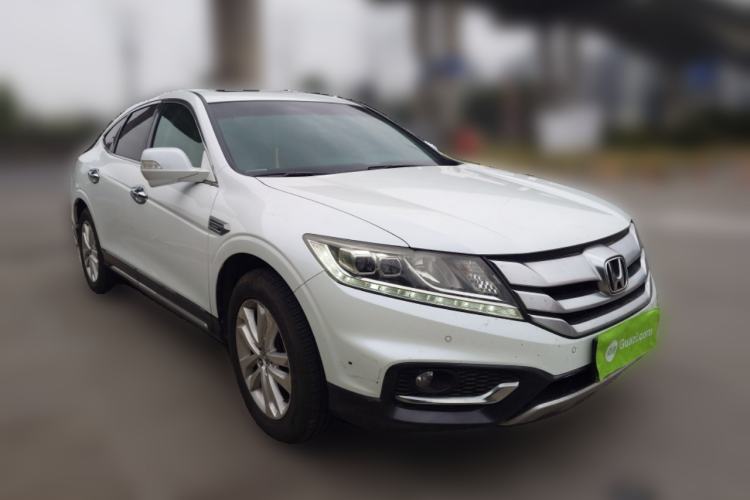 Used Honda Crosstour 2014 2.4L Luxury Edition Front Right 45 Deg