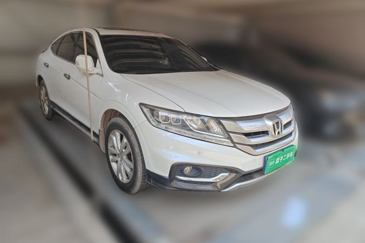 Used Honda Crosstour 2014 2.4L Luxury Edition Front Right 45 Deg
