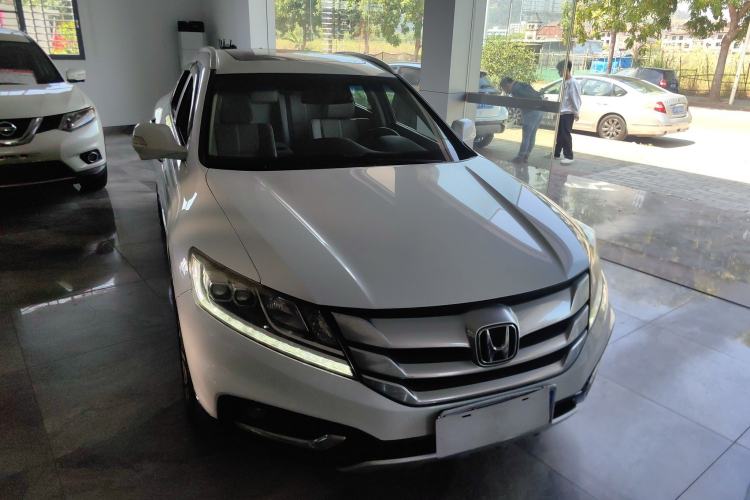 Used Honda Crosstour 2014 2.4L Luxury Edition Front