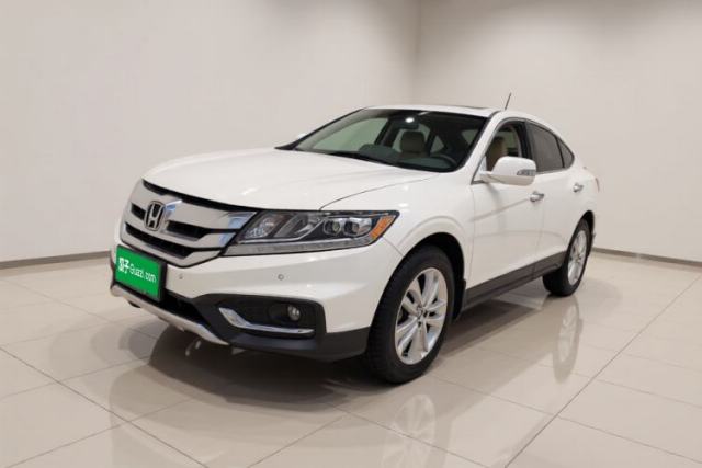 Ojetý Honda Crosstour 2014 2.4L Luxury Navigation Edition