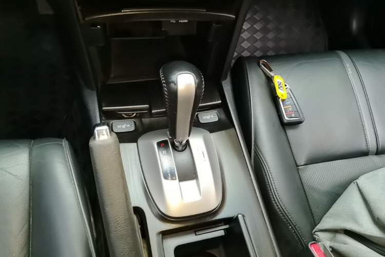 Used Honda Crosstour 2014 2.4L Luxury Edition Gear Lever