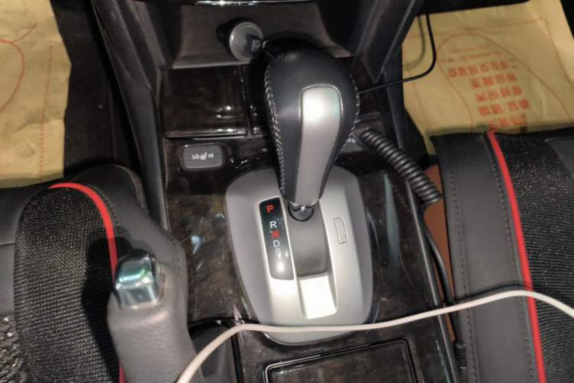 Used Honda Crosstour 2014 3.0L AWD Prestige Edition Gear Lever