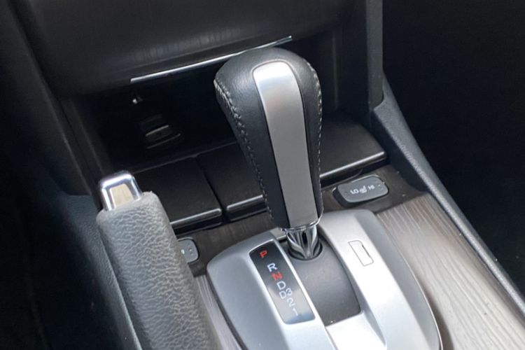 Used Honda Crosstour 2014 2.4L Luxury Edition Gear Lever