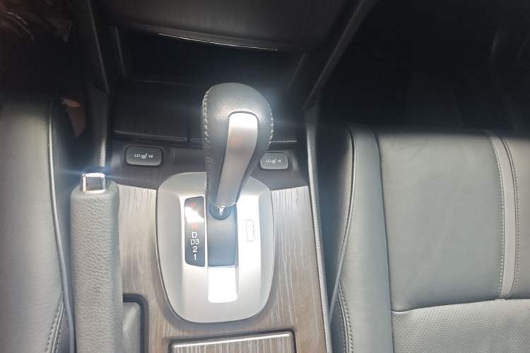 Used Honda Crosstour 2014 2.4L Luxury Edition Gear Lever