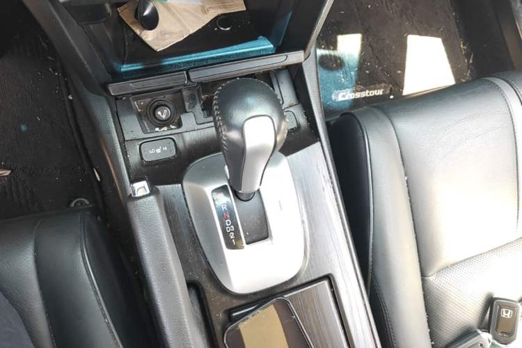 Used Honda Crosstour 2014 2.4L Luxury Edition Gear Lever