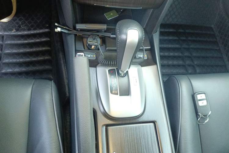 Used Honda Crosstour 2014 2.4L Luxury Navigation Edition Gear Lever
