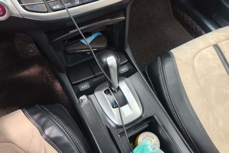 Used Honda Crosstour 2014 2.4L Luxury Edition Gear Lever