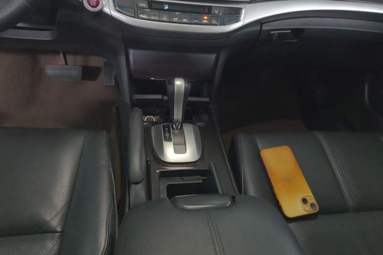 Used Honda Crosstour 2014 2.4L Luxury Edition Gear Lever