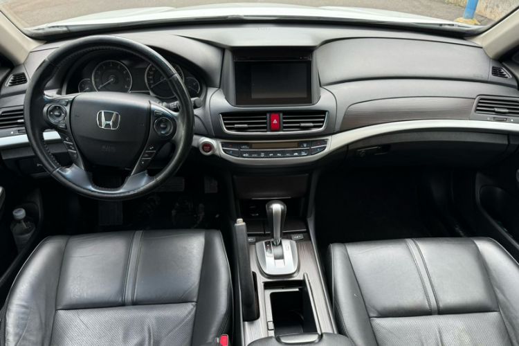 Used Honda Crosstour 2014 2.4L Luxury Edition Interior 1