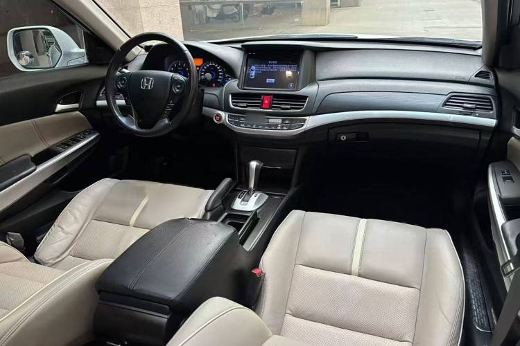 Used Honda Crosstour 2014 2.4L Luxury Edition Interior 1