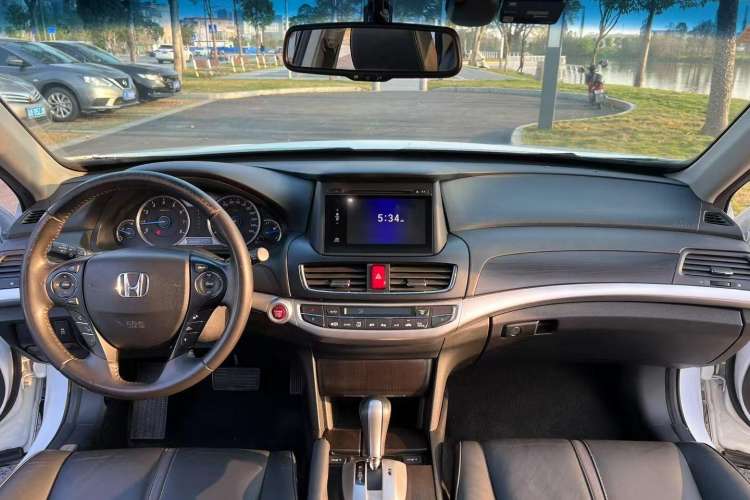 Used Honda Crosstour 2014 2.4L Luxury Edition Interior 1