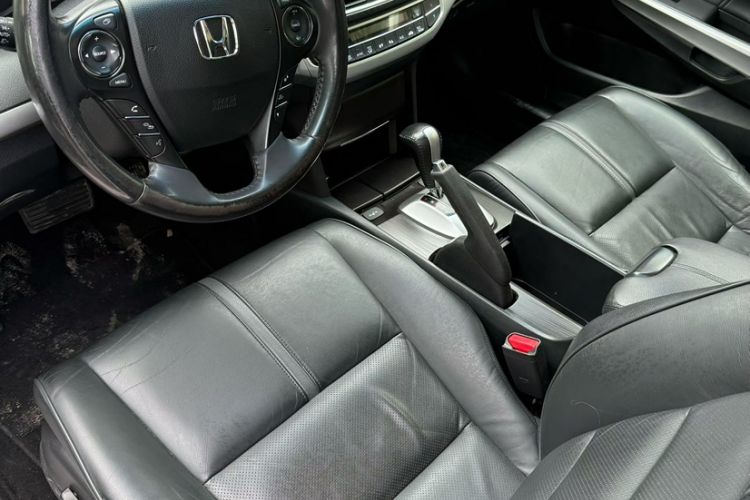 Used Honda Crosstour 2014 2.4L Luxury Edition Interior 2