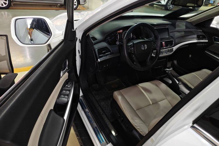 Used Honda Crosstour 2014 2.4L Luxury Edition Interior 2