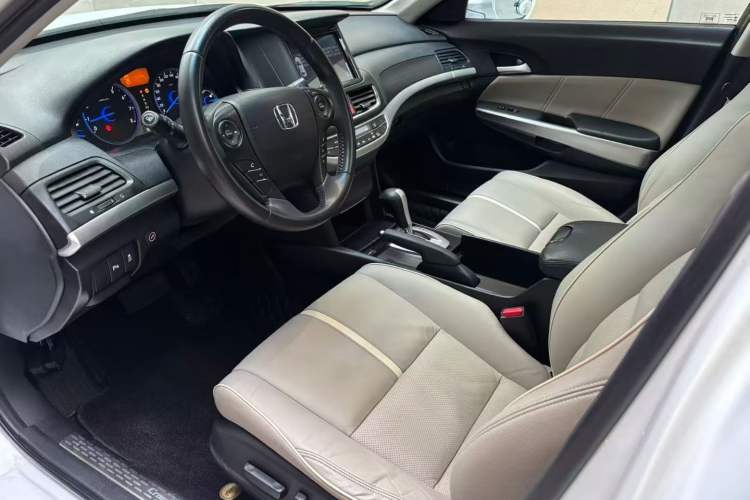 Used Honda Crosstour 2014 2.4L Luxury Edition Interior 2