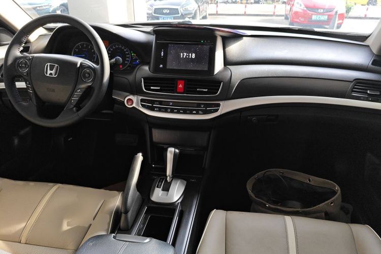 Used Honda Crosstour 2014 2.4L Luxury Edition Interior 2
