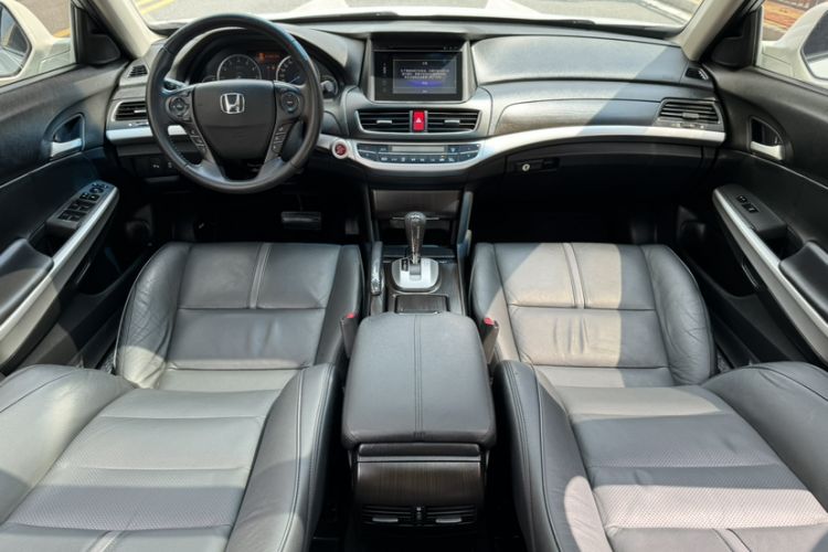 Used Honda Crosstour 2014 2.4L Luxury Edition Interior 2