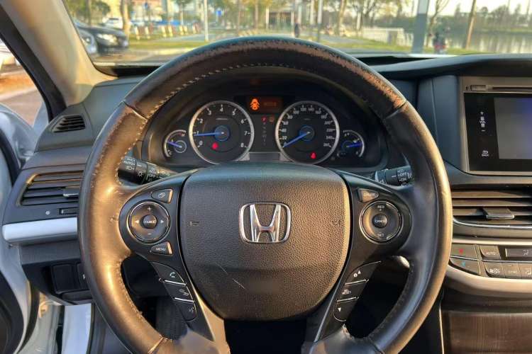 Used Honda Crosstour 2014 2.4L Luxury Edition Interior 2