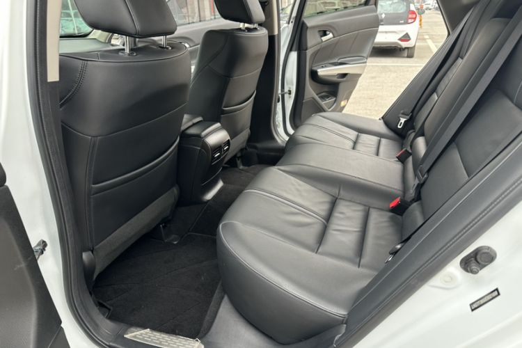 Used Honda Crosstour 2014 2.4L Luxury Edition Interior 2