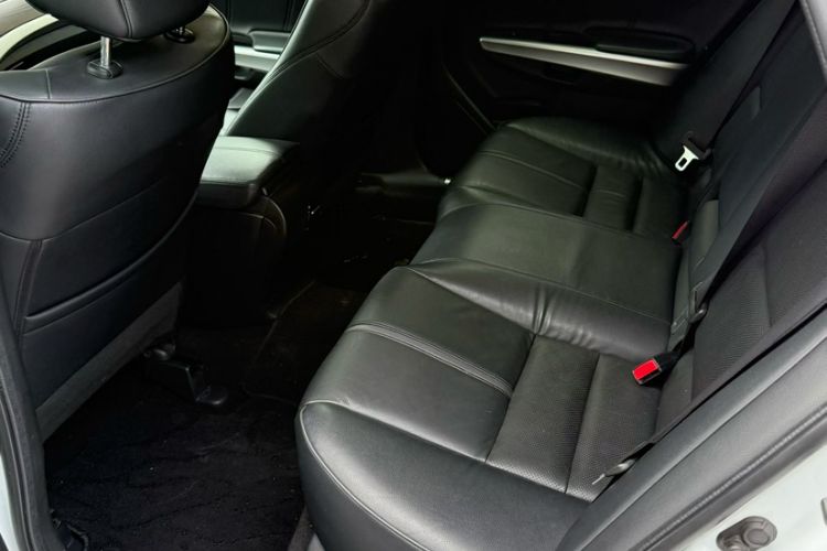 Used Honda Crosstour 2014 2.4L Luxury Edition Interior 3