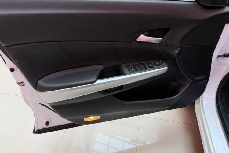 Used Honda Crosstour 2014 2.4L Luxury Edition Interior 3