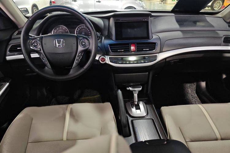 Used Honda Crosstour 2014 2.4L Luxury Edition Interior 3