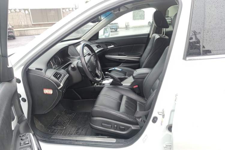 Used Honda Crosstour 2014 2.4L Luxury Edition Interior 3