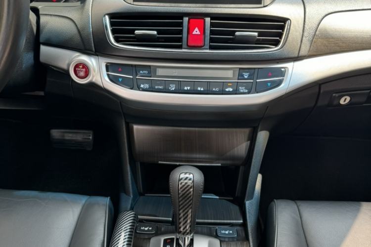 Used Honda Crosstour 2014 2.4L Luxury Edition Interior 3