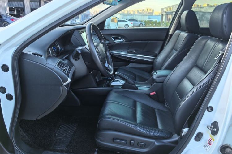 Used Honda Crosstour 2014 2.4L Luxury Edition Interior 3