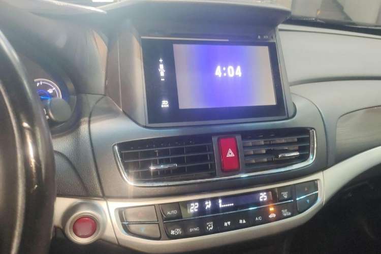 Used Honda Crosstour 2014 2.4L Luxury Edition Interior 3