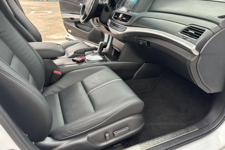 Used Honda Crosstour 2014 2.4L Luxury Edition Interior 3