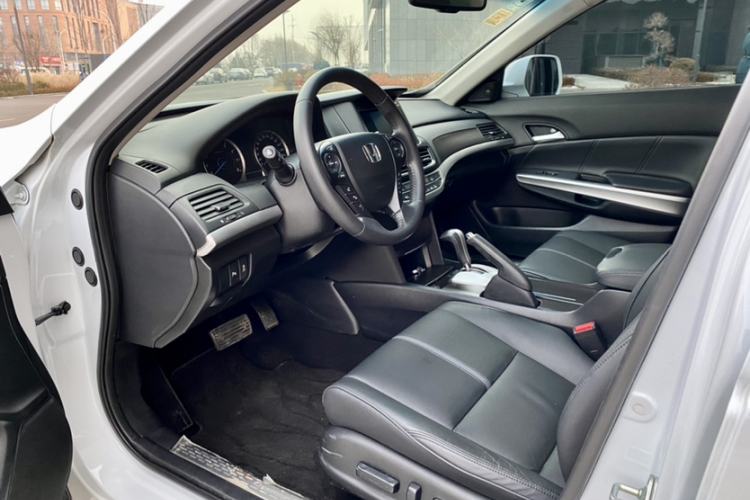Used Honda Crosstour 2014 2.4L Luxury Edition Interior 4