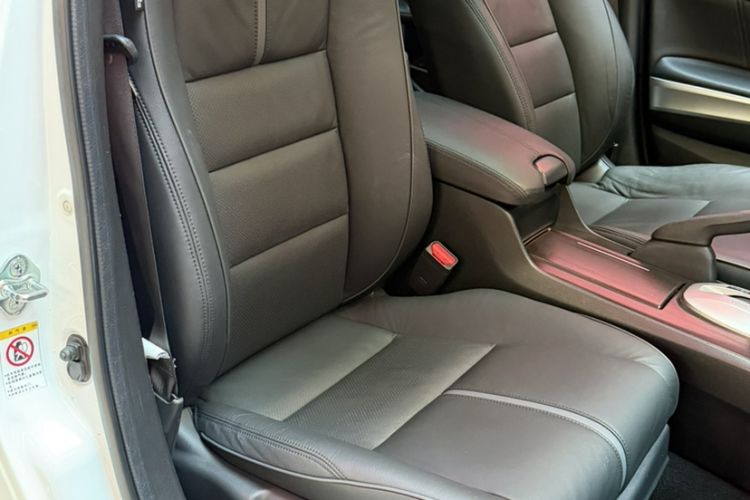 Used Honda Crosstour 2014 2.4L Luxury Edition Interior 4