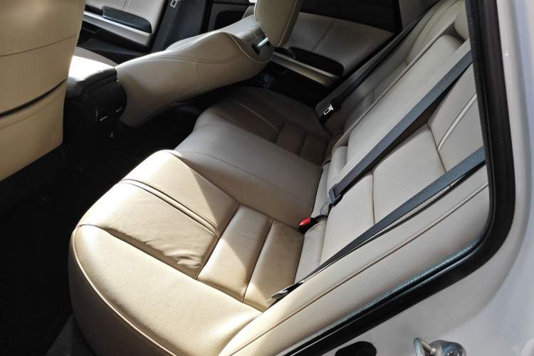 Used Honda Crosstour 2014 2.4L Luxury Edition Interior 4