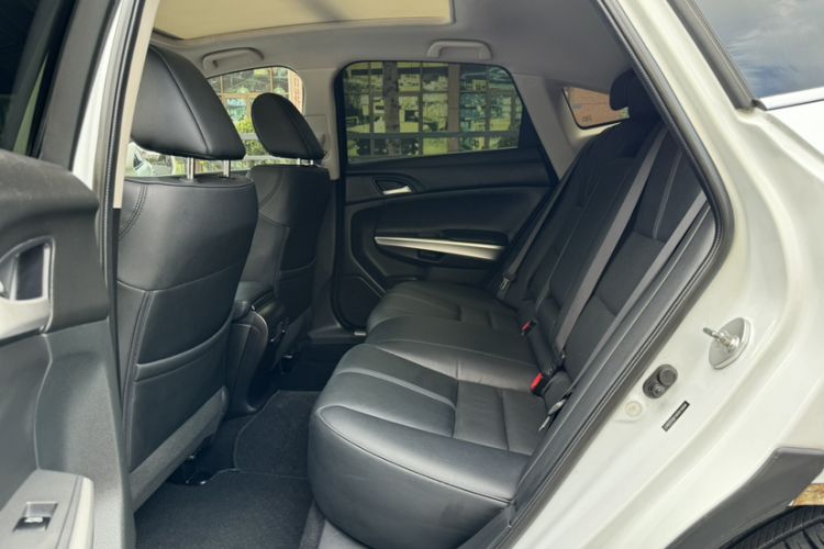 Used Honda Crosstour 2014 2.4L Luxury Edition Interior 4