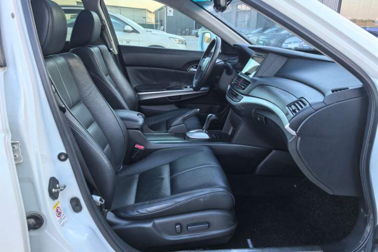 Used Honda Crosstour 2014 2.4L Luxury Edition Interior 5