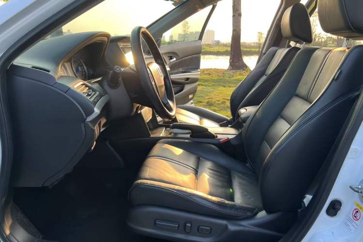 Used Honda Crosstour 2014 2.4L Luxury Edition Interior 5