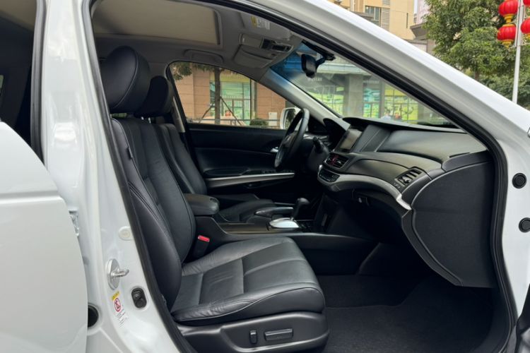 Used Honda Crosstour 2014 2.4L Luxury Edition Interior 6