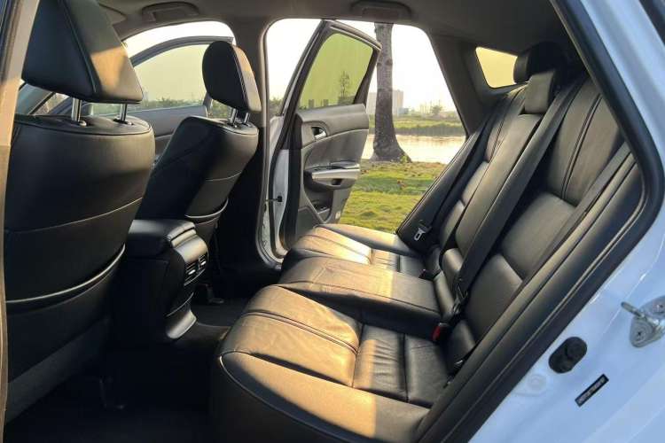 Used Honda Crosstour 2014 2.4L Luxury Edition Interior 6