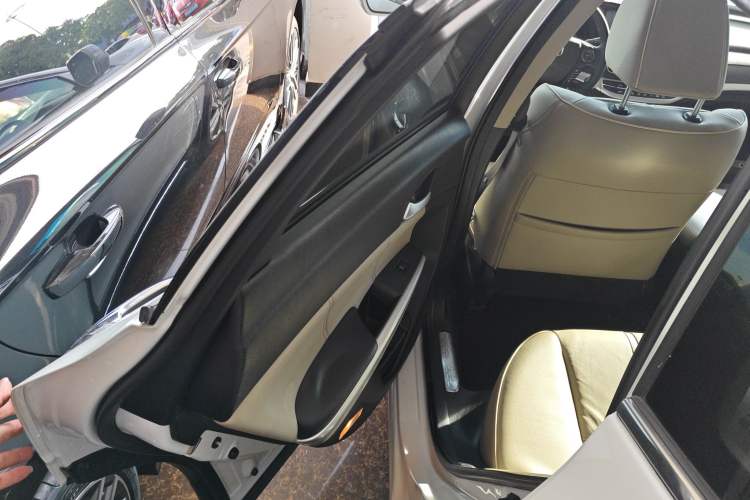 Used Honda Crosstour 2014 2.4L Luxury Edition Interior 8