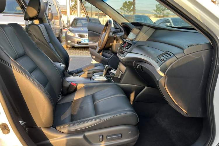 Used Honda Crosstour 2014 2.4L Luxury Edition Interior 8