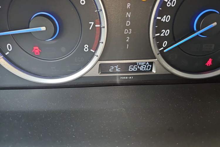 Used Honda Crosstour 2014 2.4L Luxury Edition Odometer Close Up